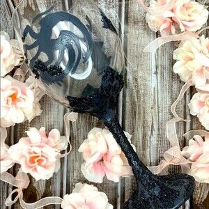 NWOT Game of Thrones Wineglass Sz 20 oz Clear & Black